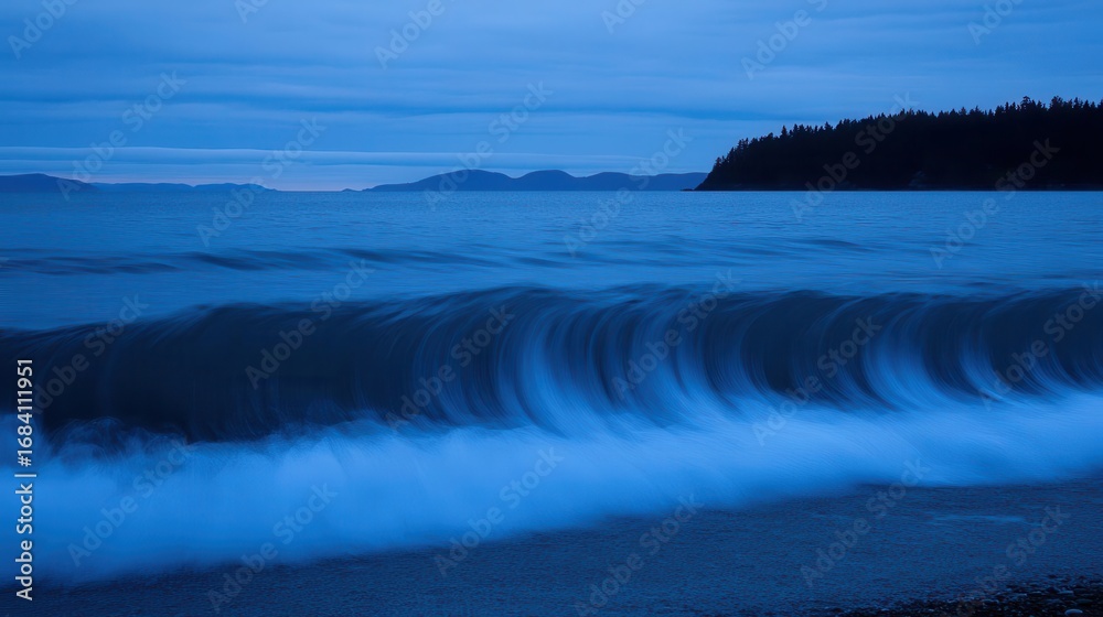Fototapeta premium Ocean Wave Creates Stunning Blue Landscape at dusk Time in Sea