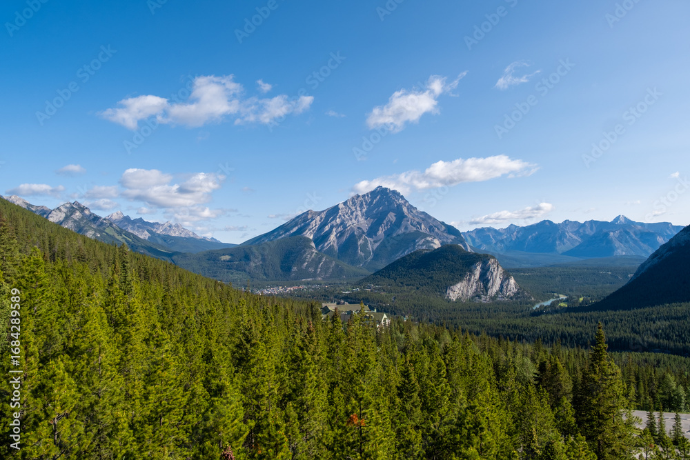 Obraz premium Majestic mountain range displays stunning wilderness in a clear blue sky setting