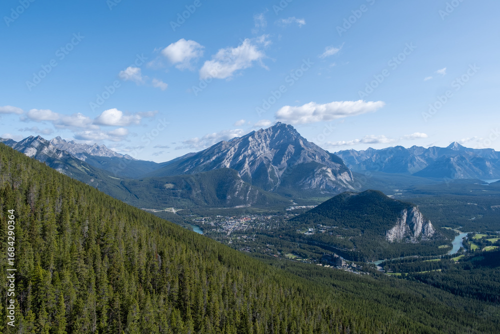 Obraz premium Majestic mountain range displays stunning wilderness in a clear blue sky setting