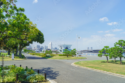 Wallpaper Mural 日本の風景【神奈川県横浜市】山下公園・芝生広場付近 Torontodigital.ca