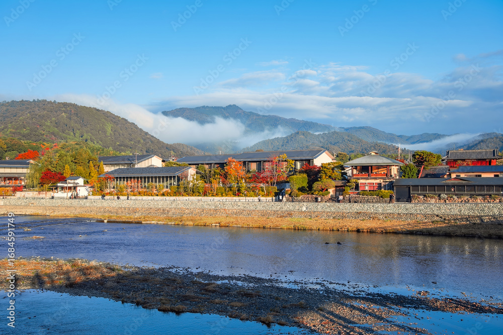 Obraz premium Scenic view of landscape at Togetsukyo Bridge in autumn in Kyoto, Japan