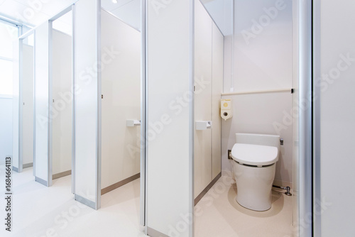 清潔感のある新しいトイレ