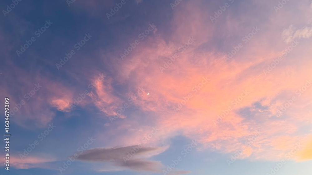 Fototapeta premium Beautiful sky pastel cloudy sunset