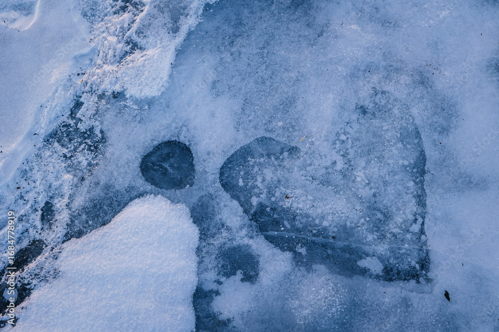 Fototapeta premium Stunning landscapes of Swedish Lapland, where snowy mountains, frozen lakes and endless forests create a magical Arctic wilderness.