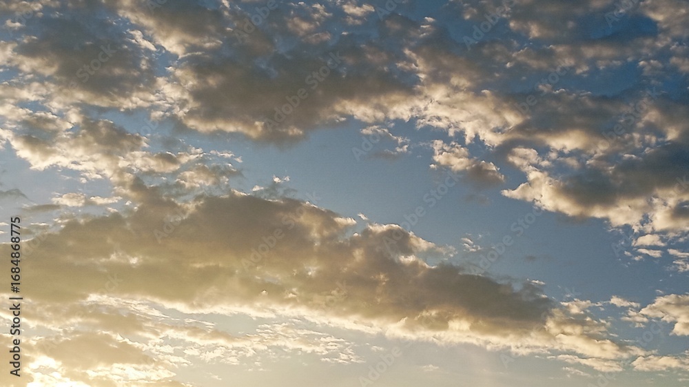 Obraz premium The color of the cloudy sky when the sun just rises