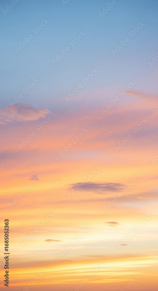 Fototapeta premium Vibrant sunset sky with colorful clouds