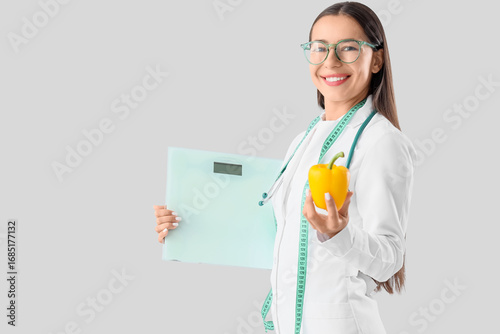 Female nutritionist with be...