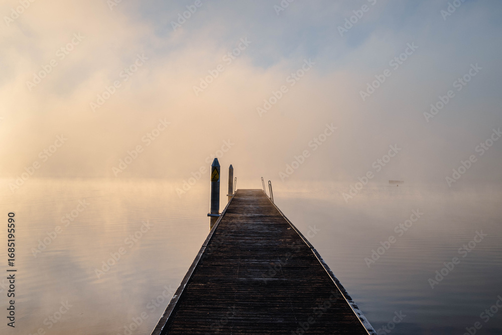 Obraz premium Steg im Nebel