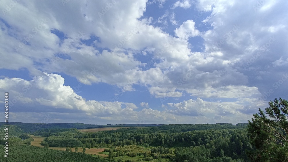 Obraz premium Lush Green Landscape Under a Dramatic Sky A Serene Vista of Nature s Beauty and Wonder