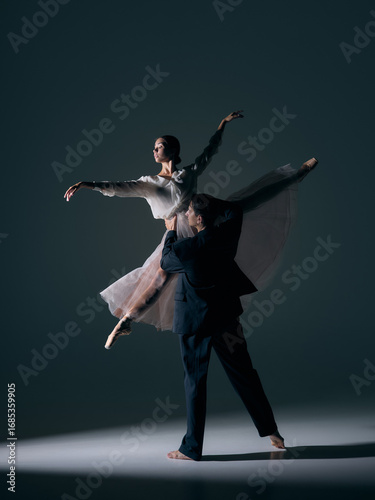Fotografija Ballet partners in elegant lift with graceful body extension