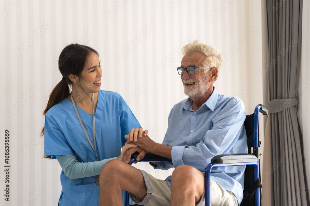 Obraz premium Asian female caregiver taking care of male elderly pensioner in homecare