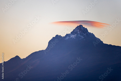 Obraz na płótnie Mawenzi peak (a part of Kilimanjaro) from Amboseli, Africa