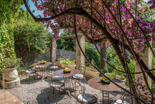 Valokuvatapetti giardino fiorito