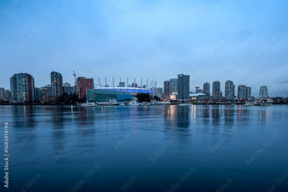 Obraz premium Vancouver, Canada - April 09, 2017: The city of Vancouver illuminated at night with the famous BC stadium.