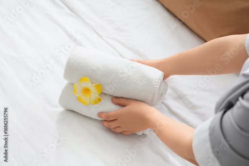 Housekeeper hands placing f...