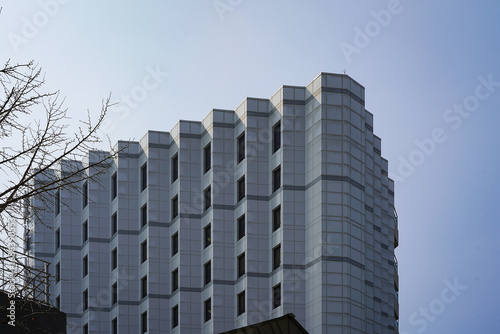 Exterior view of a modern hospital building, showing a clean and professional atmosphere of medical facilities.