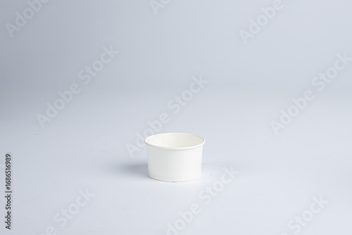 One 160 cc paper cup for hot and cold drinks placed on a white background.