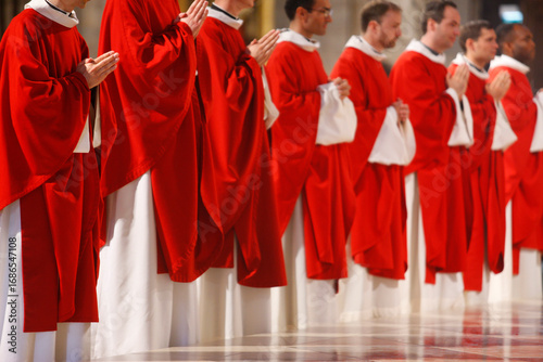 Tableau sur toile Priest ordinations in Notre Dame cathedral, Paris