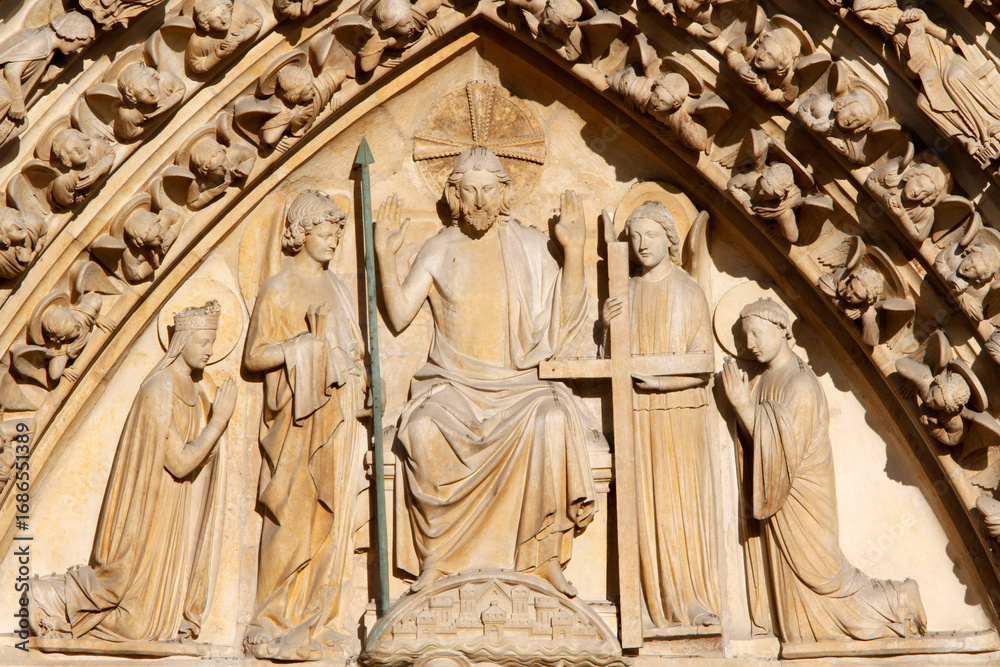 Fototapeta premium Notre-Dame de Paris Cathedral. Portal of the last judgment, tympanum : Jesus Christ and the Crown Virgin Mary.. Paris. France.