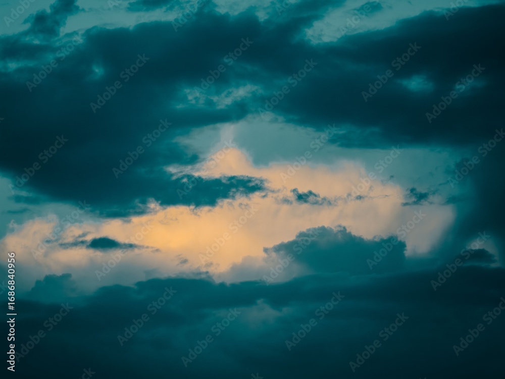 Obraz premium Moody Sky with Dramatic Clouds