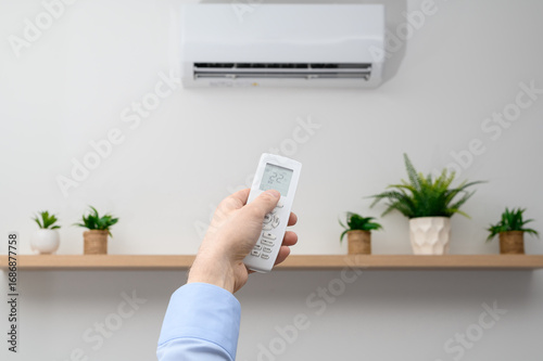 Air conditioner with heating function, heating period and home heating