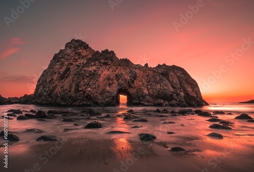 Tableau sur toile Large cliff on the Pfeiffer Beach in the USA during sunset