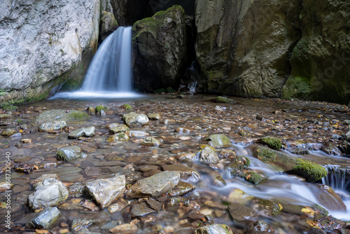 Tablou pe pânză Duf Waterfall Flowing Amidst Rocky Terrain in North Macedonia