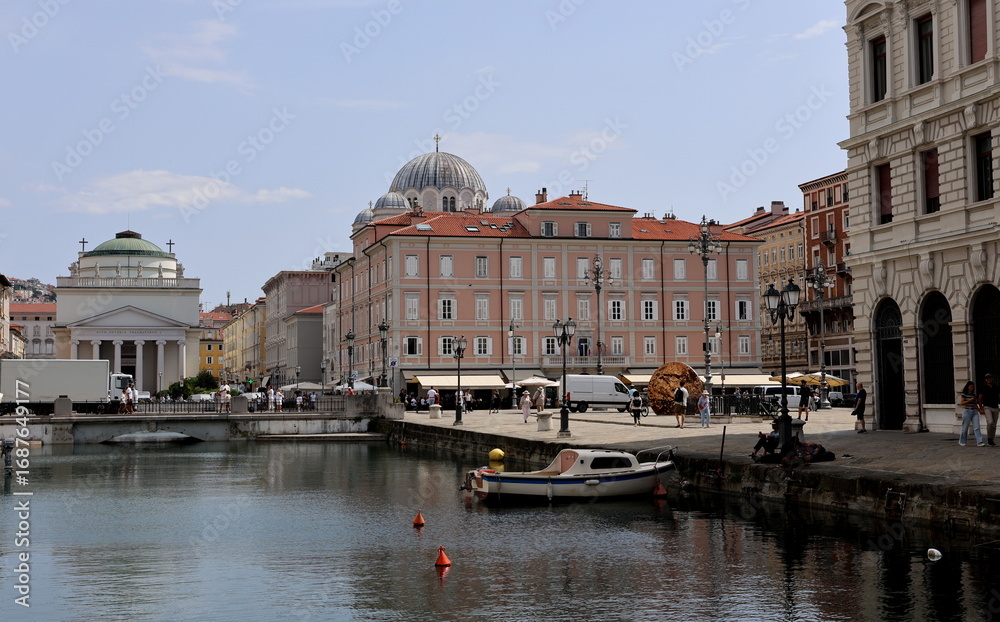 Naklejka premium Gebäude am Canal Grande di Trieste