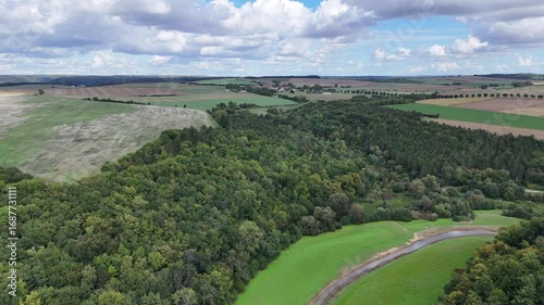 Le plan d'eau de Marville dans la Meuse a été progressivement asséché en août et septembre 2025 pour préserver la faune et la flore en aval dans la rivière de l'Othain 