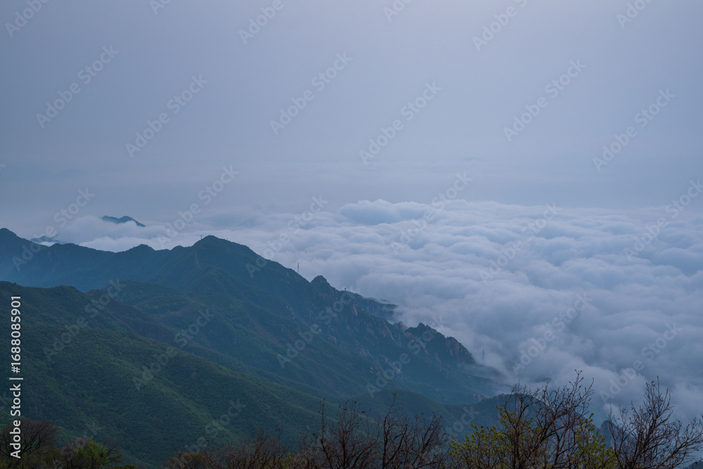 Fototapeta premium Overlooking sea of clouds on mountaintop of Beijing Mount Miaofeng
