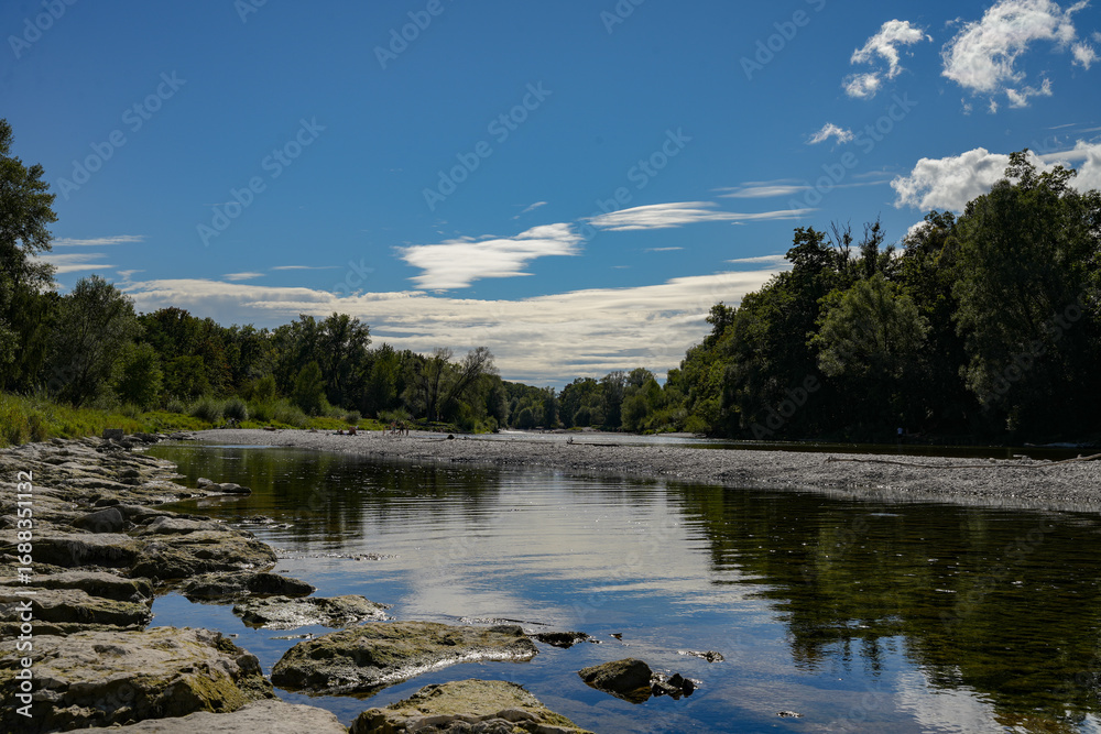 Naklejka premium Gravel banks on the Isar in Munich, known for its near-natural sections where it still has the characteristics of a wild river. A local recreation area for nature lovers who come here to relax.