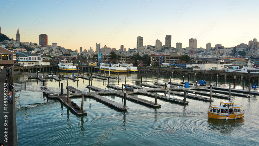 Obraz premium harbor sunset 