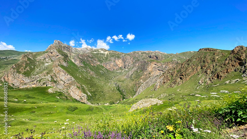 Obraz na plátně Vacations from the hustle and bustle of the city in nature