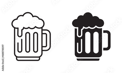 Frothy beer mug vector icon set. 