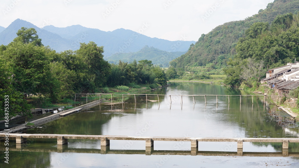 Obraz premium The classical wooden bridge view located in the countryside of the China 