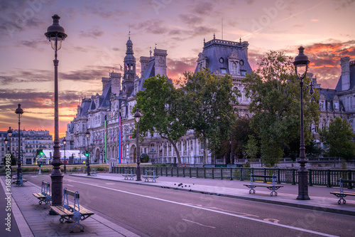 Fototapeta Naklejka Na Ścianę i Meble -  Calm sunrise illuminates empty streets near City Hall in Paris, France