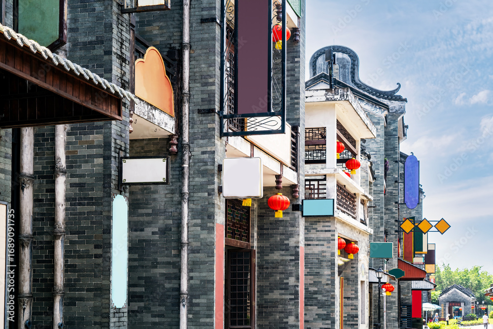 Naklejka premium Traditional Chinese architectural buildings with colorful decorations