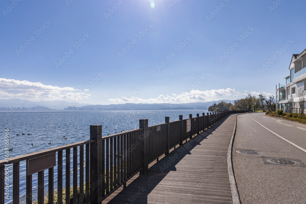 Obraz premium The scenery of Cangshan Mountain and Erhai Lake in Dali, Yunnan