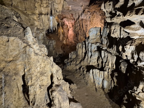 2025 – Interior de las cuevas - Betharram