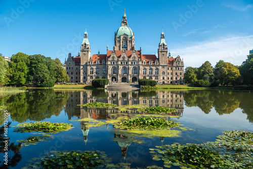 New Town Hall (Neues Rathaus) in Hanover, Germany. The building was built between 1901-1913. View across the Maschteich pond.