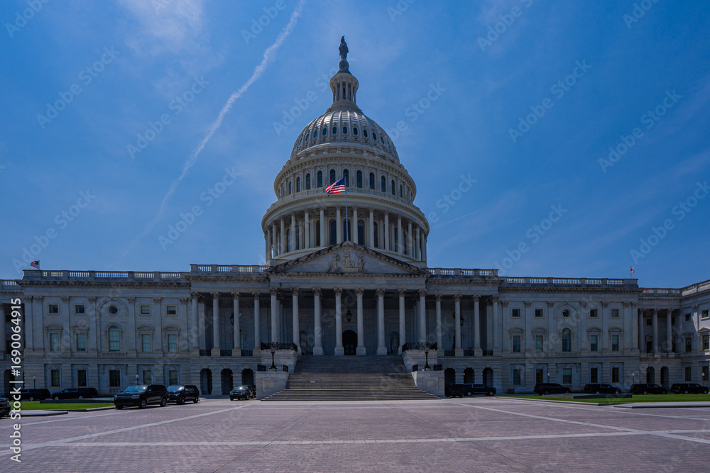 Obraz premium Washington DC Capitol. Congress and Senate building. American federal government house. Historic Capitol Hill landmark. United States national symbol. Famous architecture in the capital.
