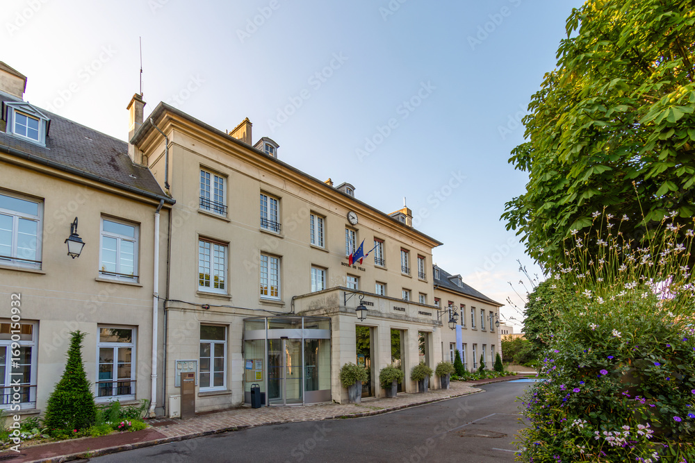 Obraz premium Vue extérieure de l'hôtel de ville de Palaiseau, France. Palaiseau est une commune du département de l'Essonne, en région Île-de-France, au sud-ouest de Paris