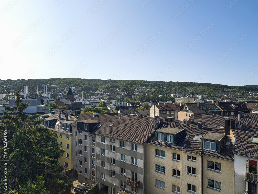 Fototapeta premium Stadt am Waldrand