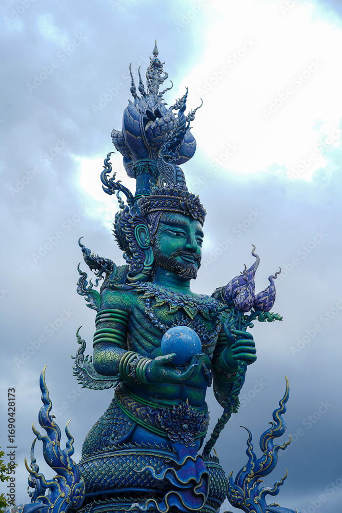 Fototapeta premium giant statue at wat phra kaew