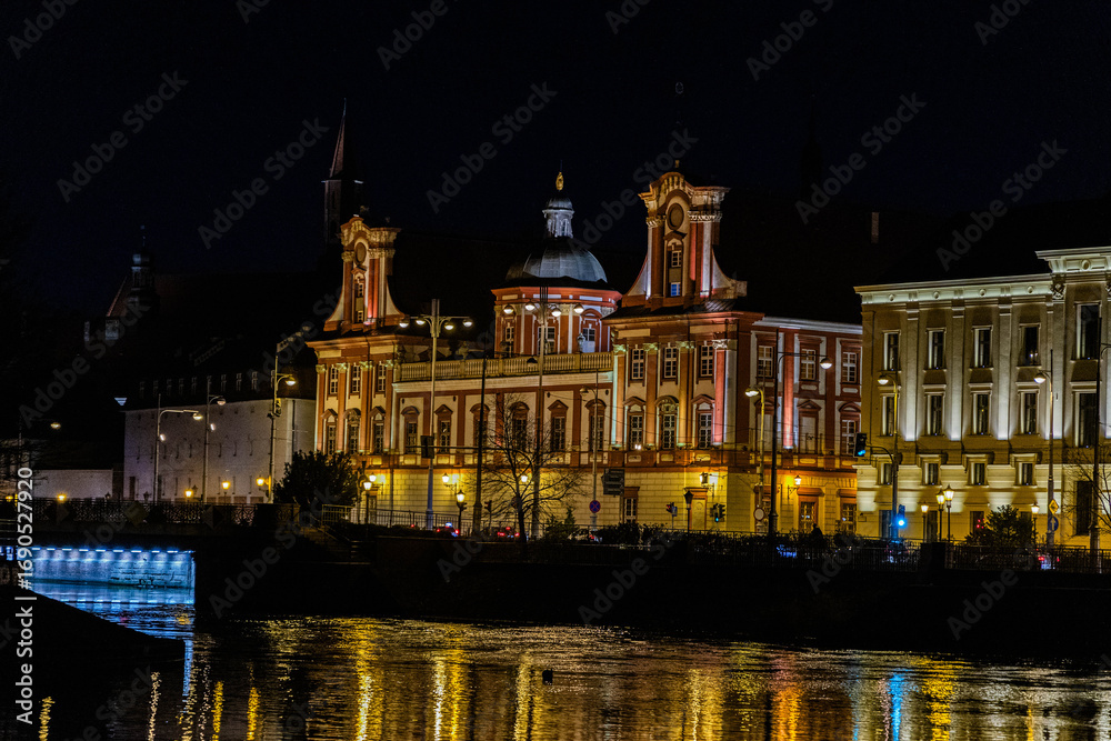 Naklejka premium Wroclaw, Poland: 12.17.2023: The city of Wroclaw during a beautiful sunset