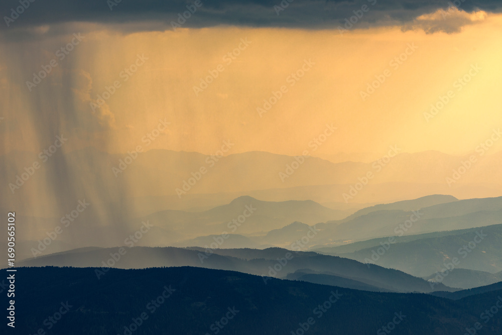 Fototapeta premium Sommer Regen im Abendlicht
