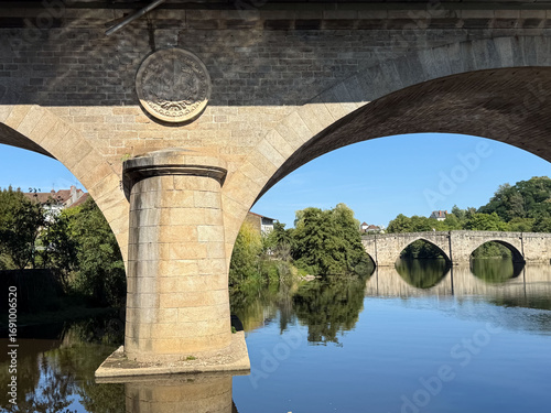 Vue du pont Saint-Martial sous le pont de la révolution à Limoges