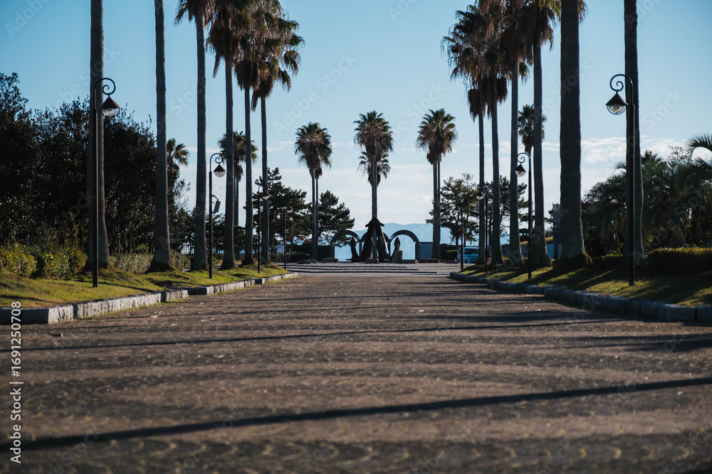 Obraz premium 兵庫県立赤穂海浜公園、海が見える大きな公園の風景、兵庫、日本
