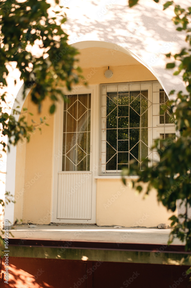 Fototapeta premium Entrance to the house in the form of an arch