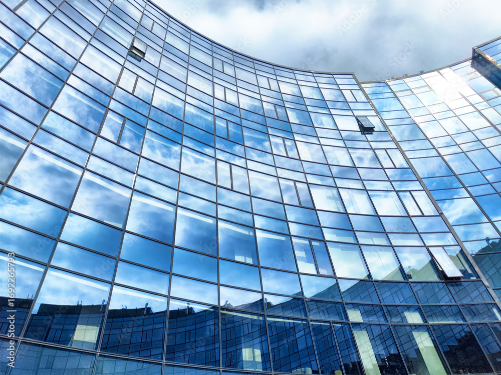 Obraz premium Modern architecture reflects the sky in Innopolis during a clear day with vibrant clouds and blue tones